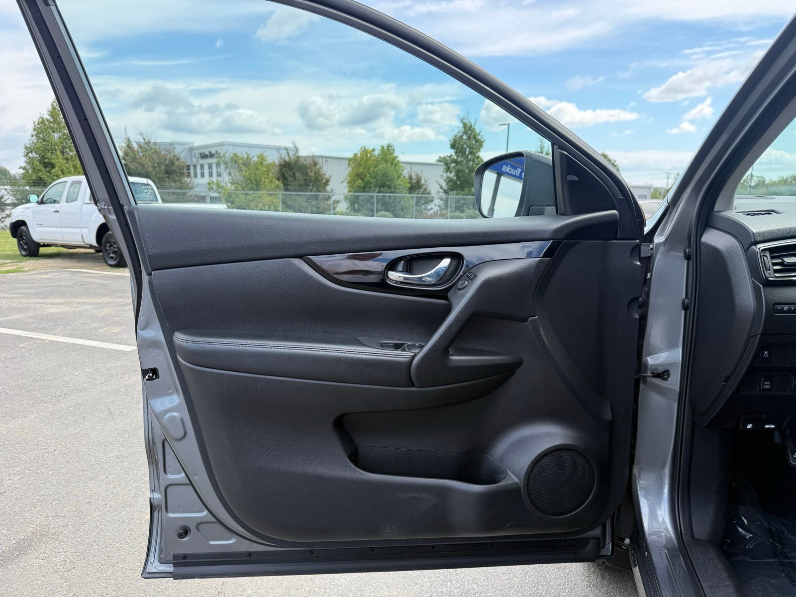 2018 Nissan Rogue Sport SV Image 28 of 36