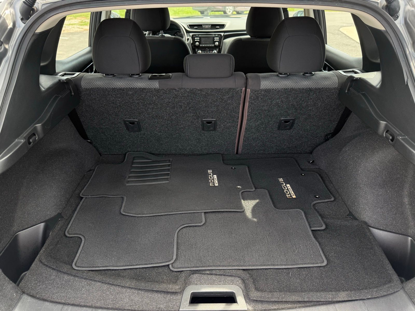 2018 Nissan Rogue Sport SV Image 13 of 36