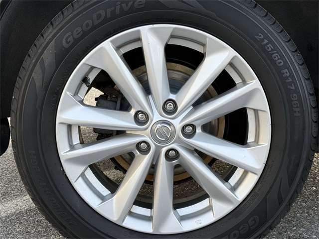 Vehicle image 9 of 25