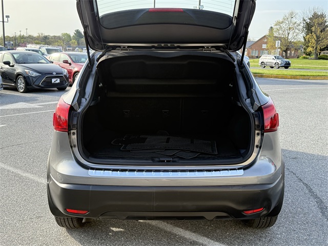 Vehicle image 12 of 25