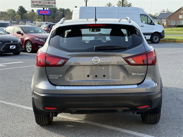 Vehicle image 6 of 25