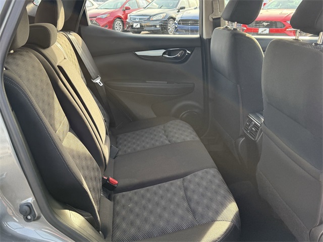 Vehicle image 11 of 25