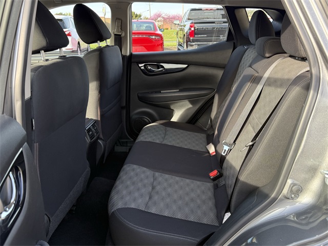 Vehicle image 13 of 25