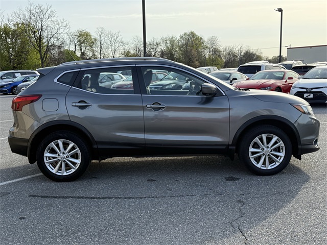 Vehicle image 4 of 25