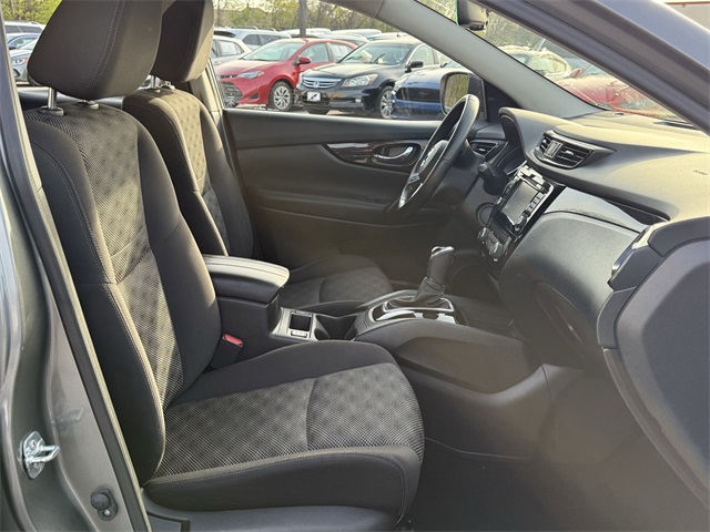 Vehicle image 10 of 25