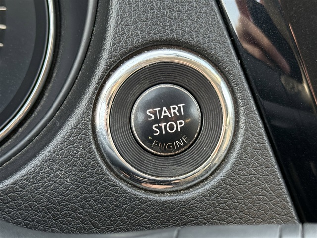 Vehicle image 21 of 25