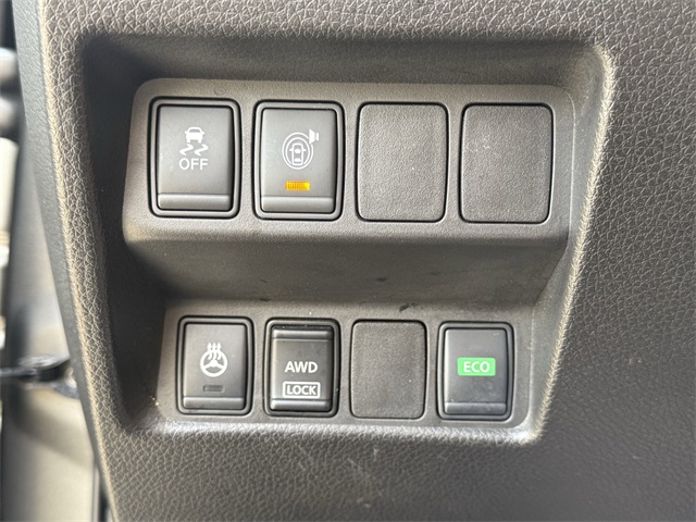 Vehicle image 18 of 25