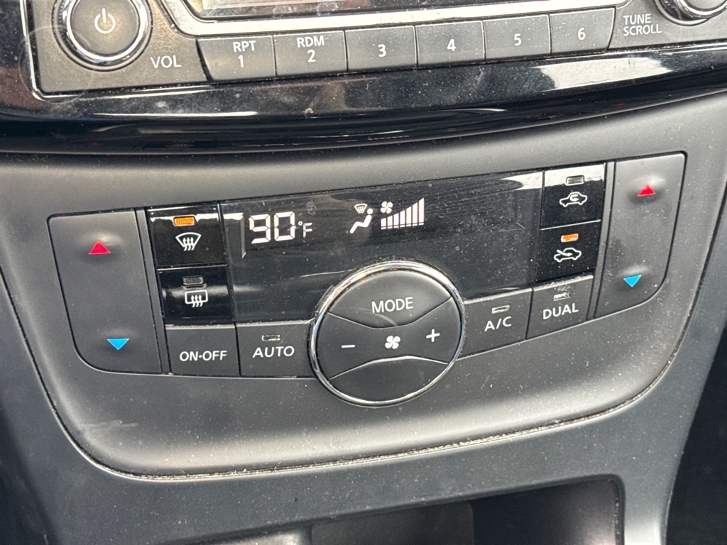 Vehicle image 11 of 21
