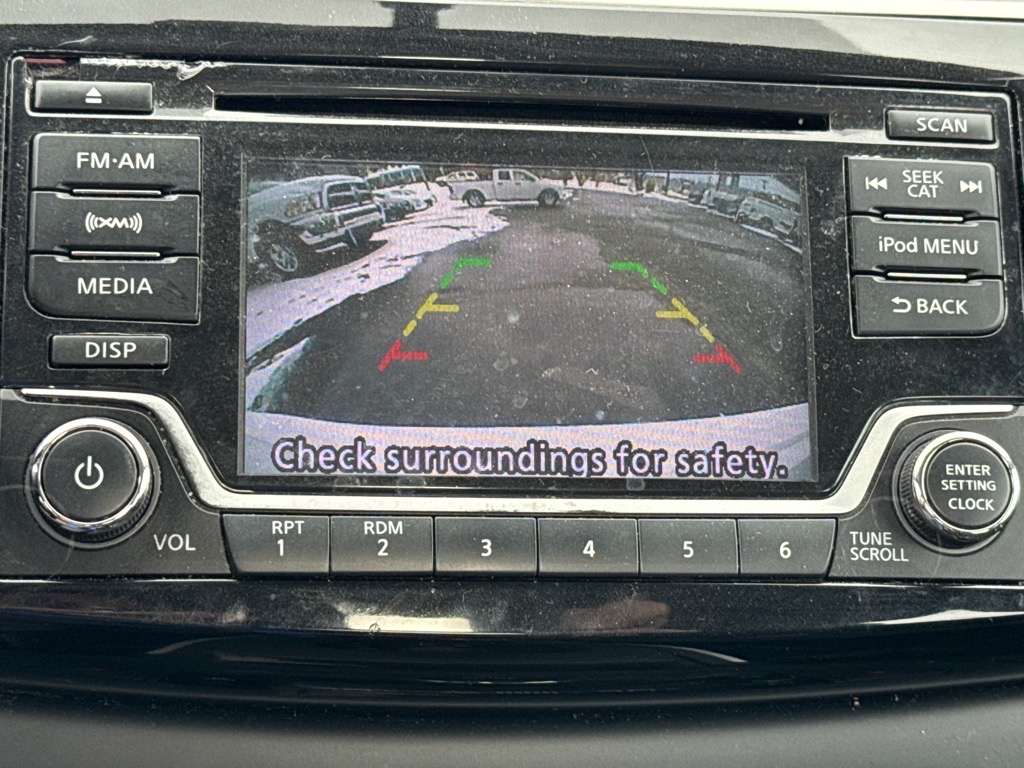 Vehicle image 19 of 21