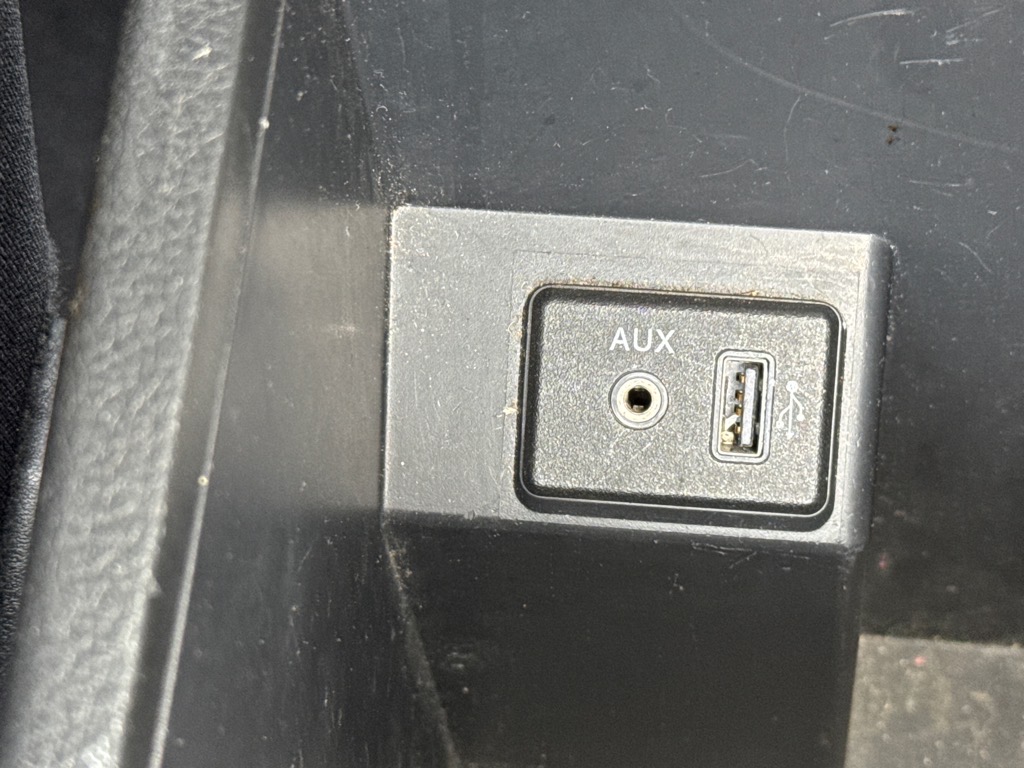 Vehicle image 18 of 21