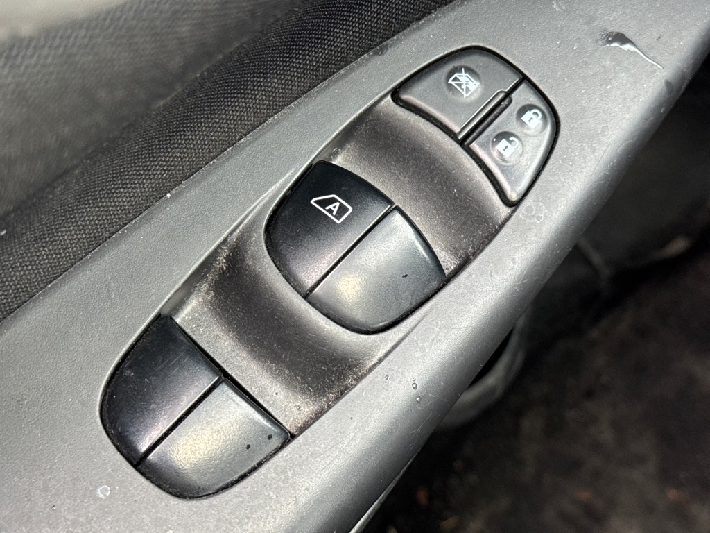 Vehicle image 15 of 21
