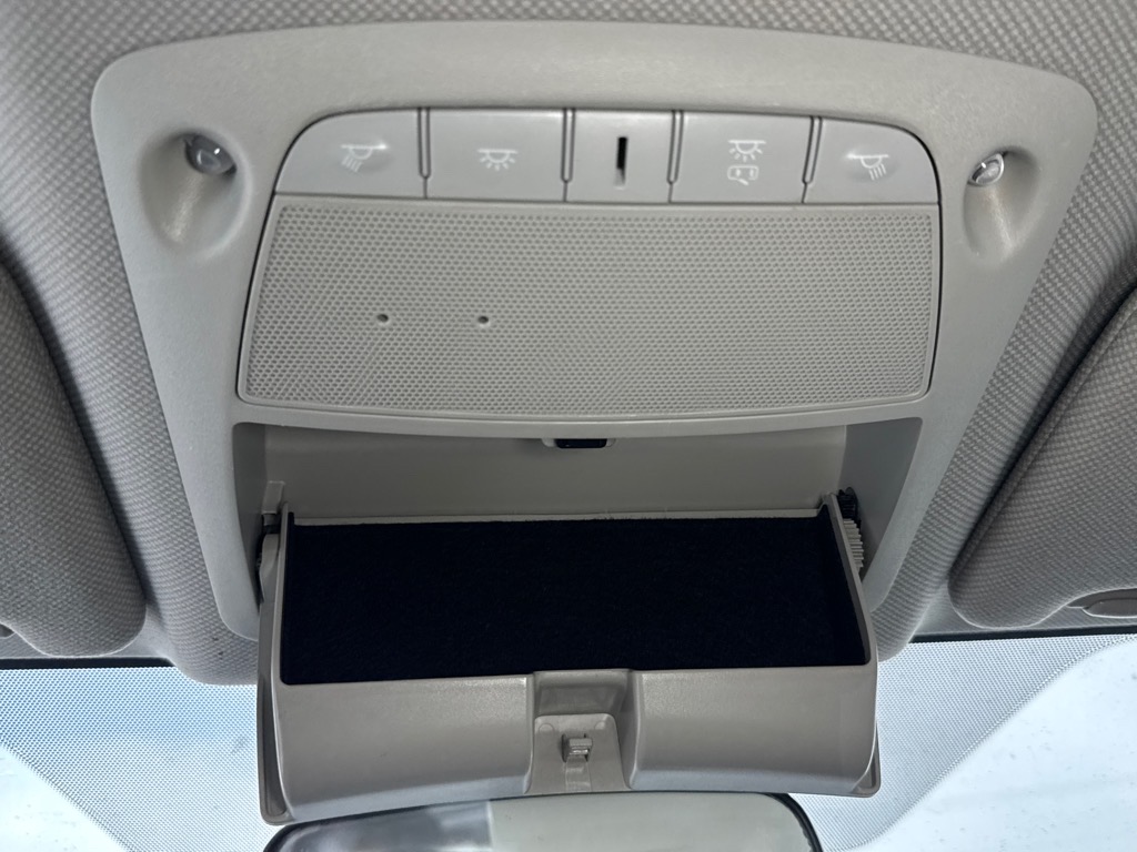 Vehicle image 16 of 21