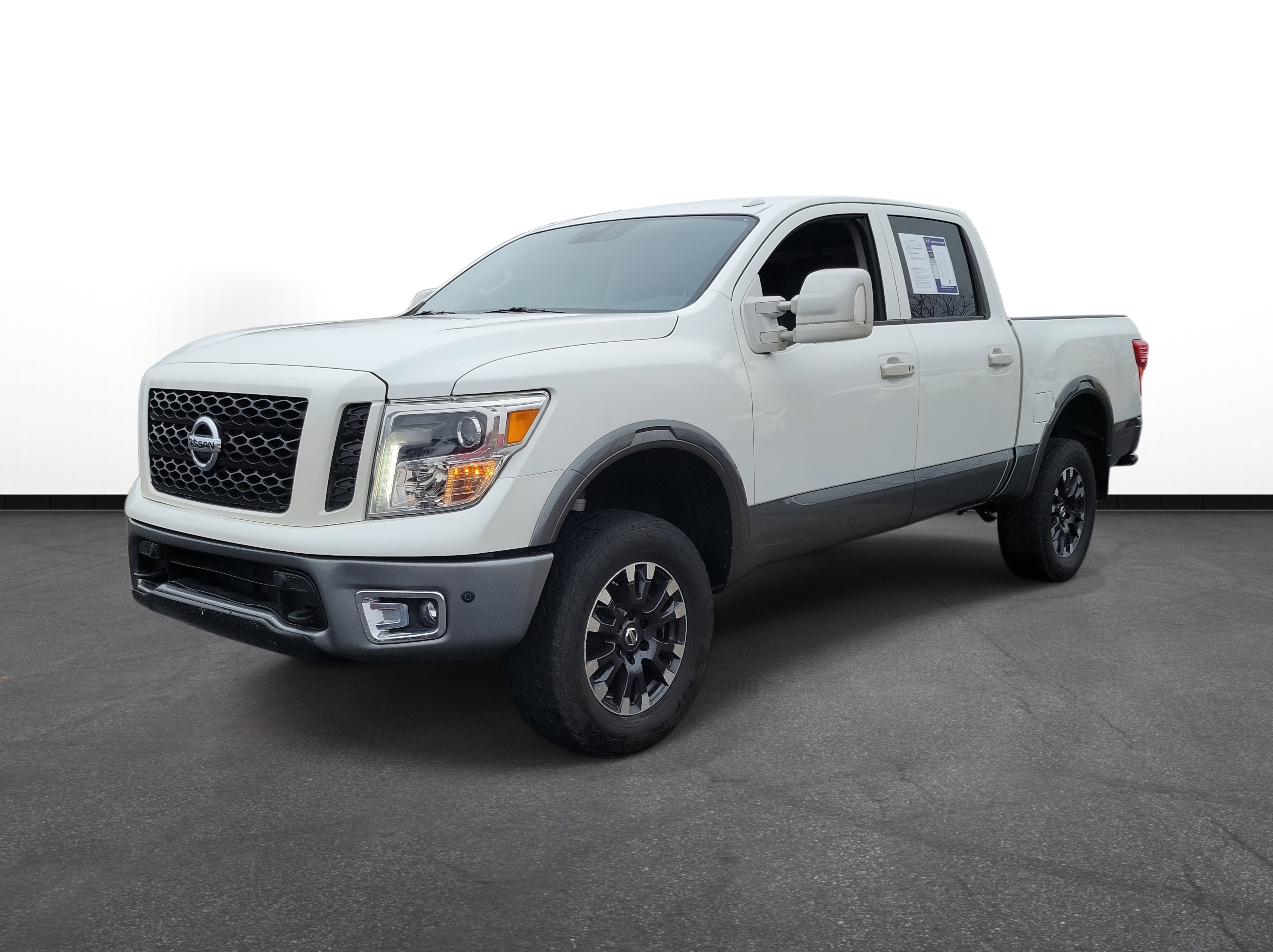 2018 Nissan Titan PRO-4X Image 1 of 30
