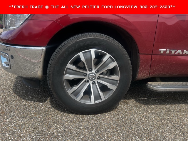 Vehicle image 10 of 32