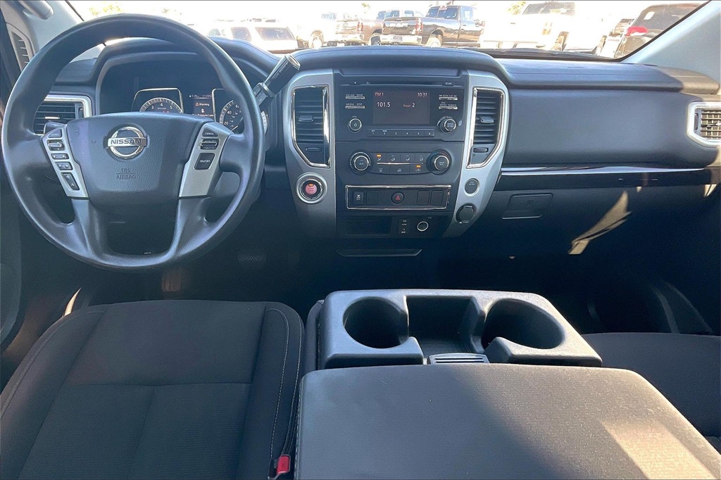 2018 Nissan Titan SV Image 16 of 33