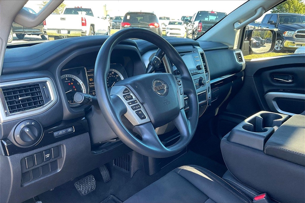2018 Nissan Titan SV Image 15 of 33