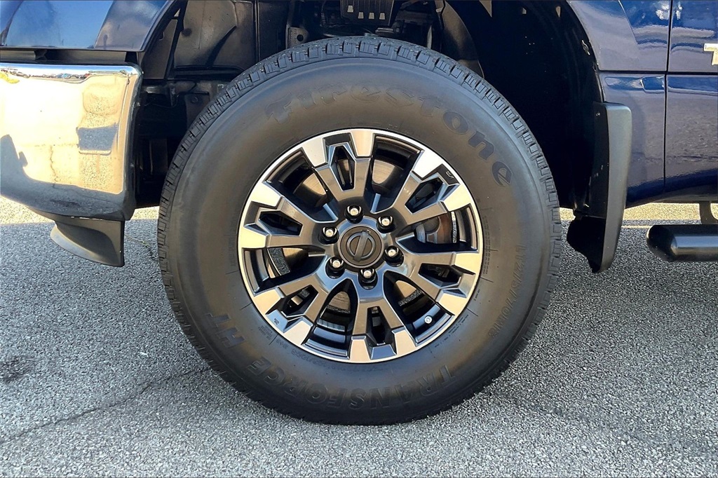 2018 Nissan Titan SV Image 8 of 33