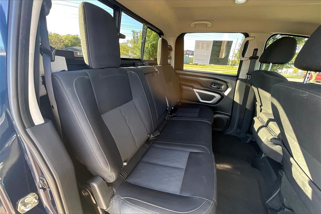 2018 Nissan Titan SV Image 12 of 33