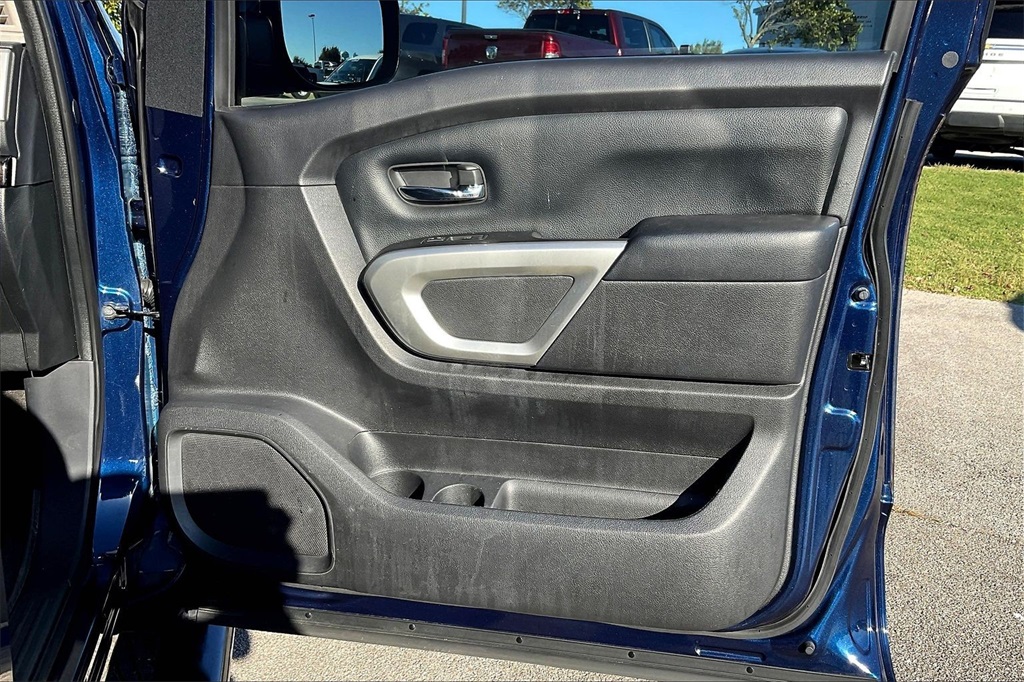 2018 Nissan Titan SV Image 32 of 33