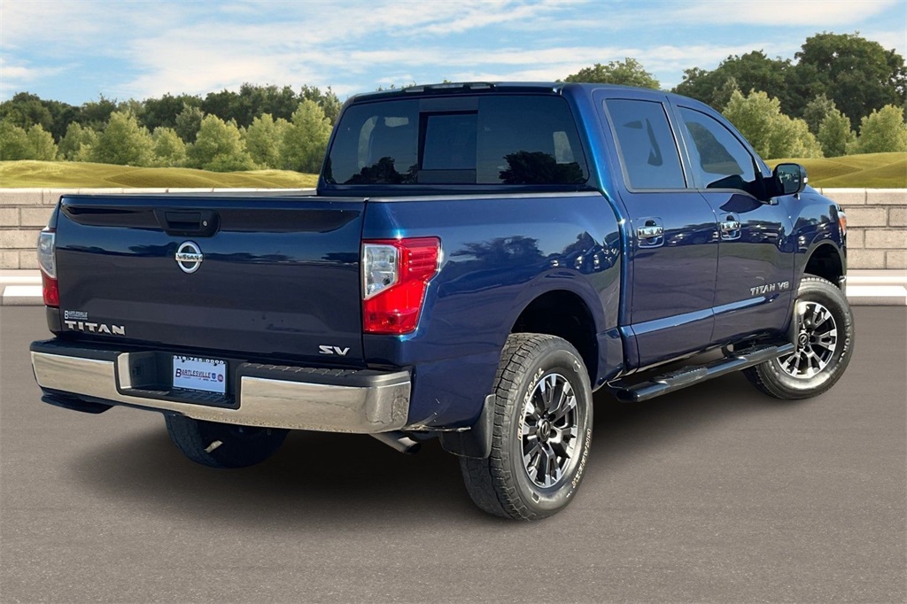 2018 Nissan Titan SV Image 4 of 33