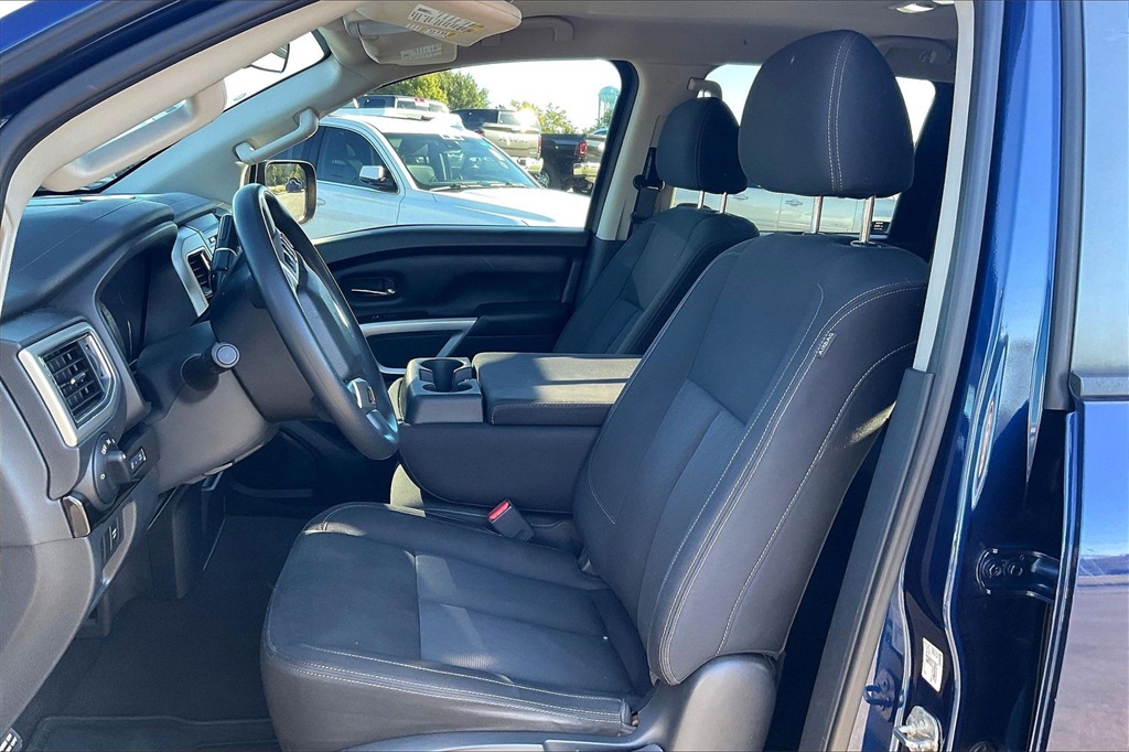 2018 Nissan Titan SV Image 11 of 33