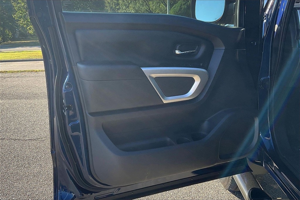 2018 Nissan Titan SV Image 14 of 33