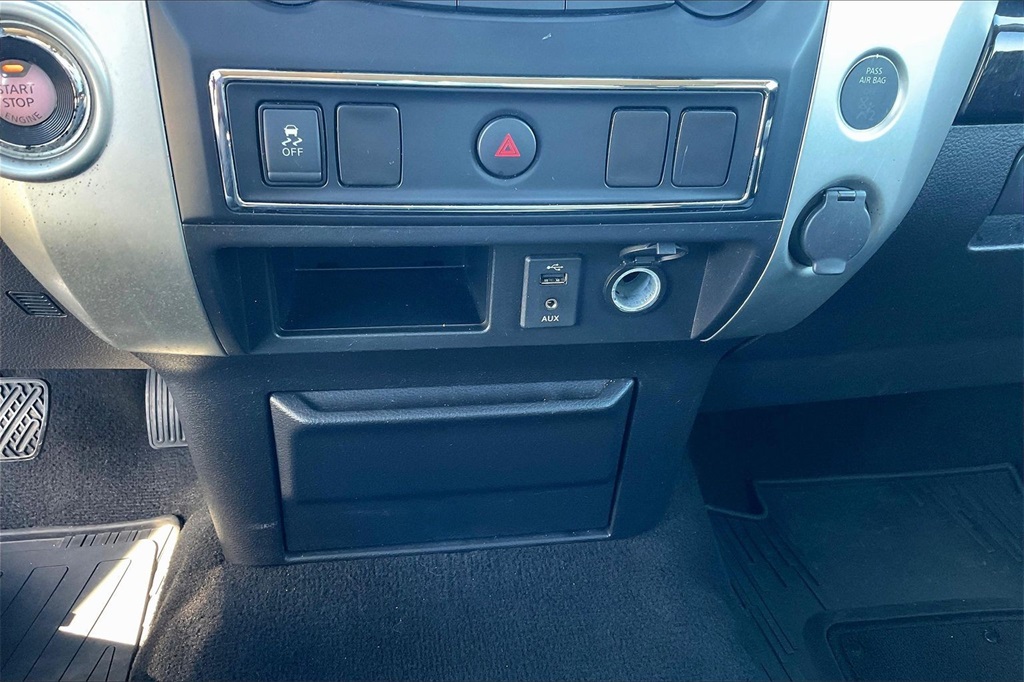 2018 Nissan Titan SV Image 9 of 33