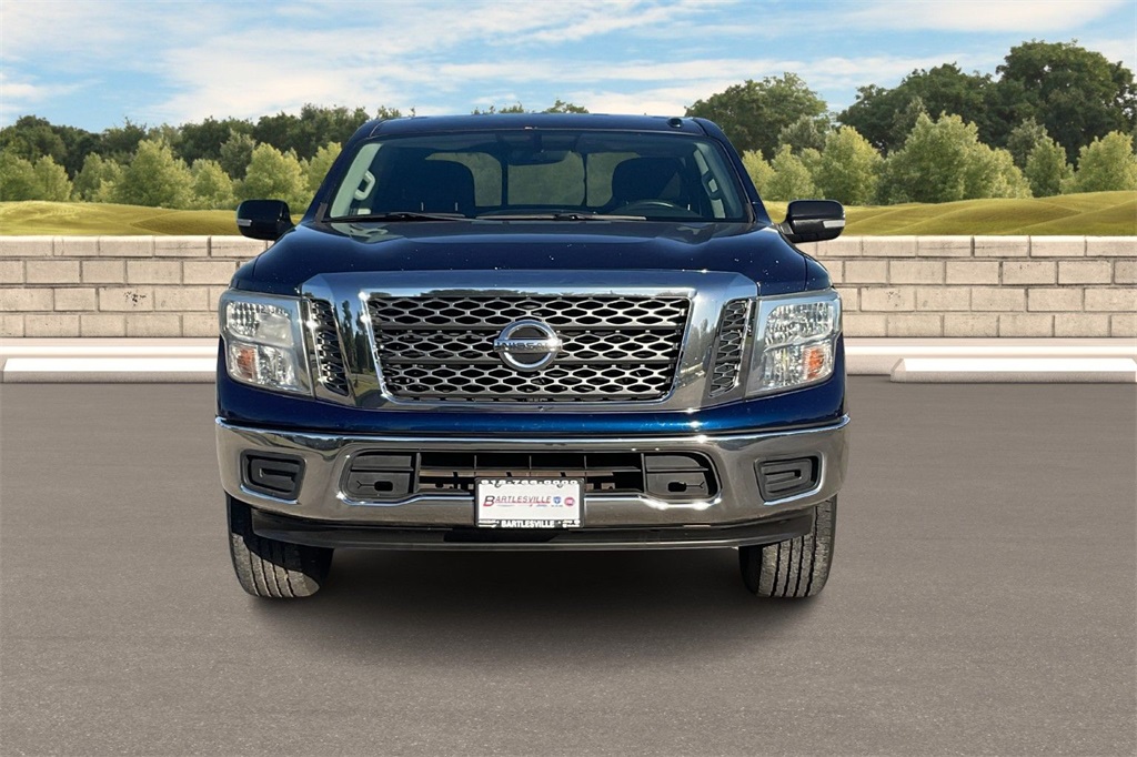2018 Nissan Titan SV Image 2 of 33