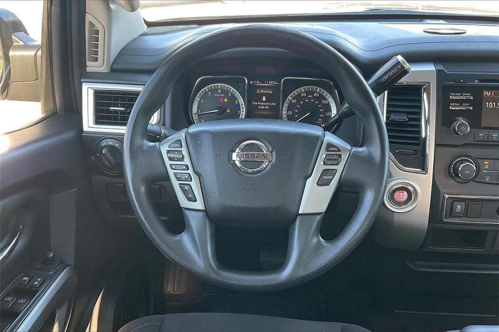 2018 Nissan Titan SV Image 17 of 33