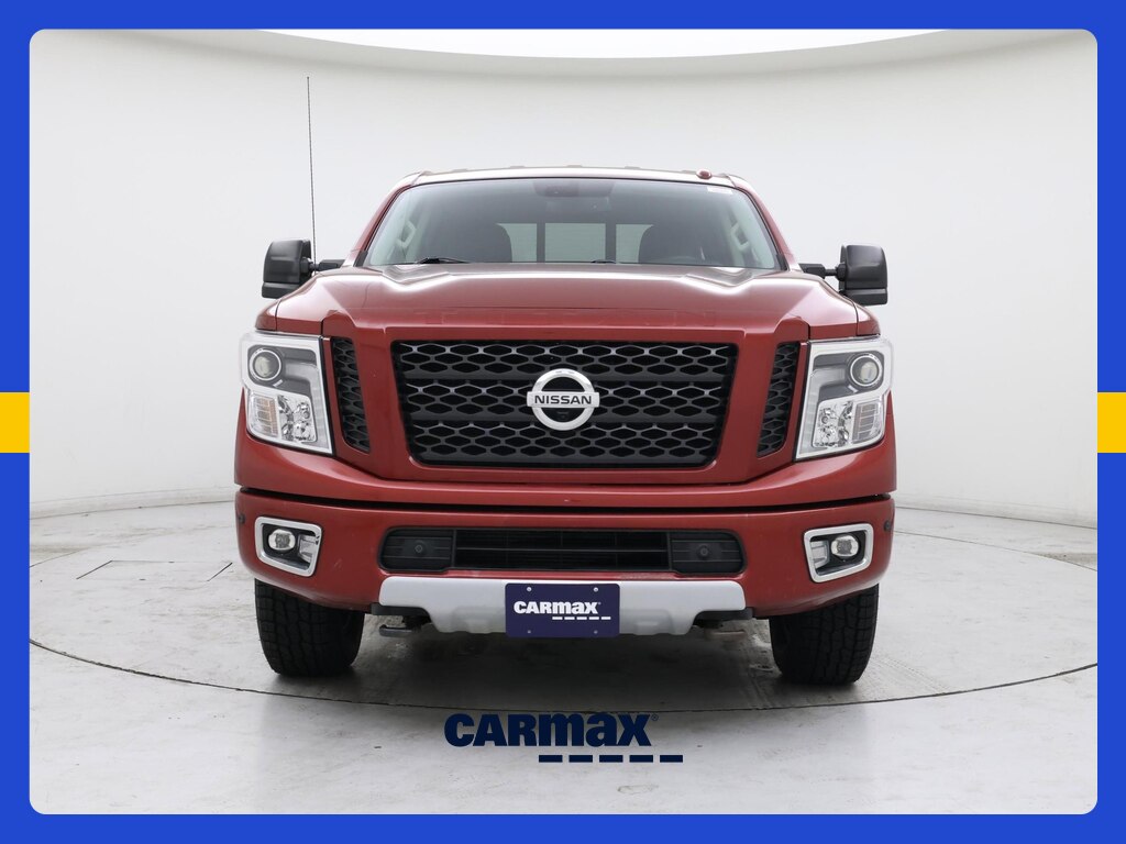 2018 Nissan Titan XD PRO-4X Image 2 of 23