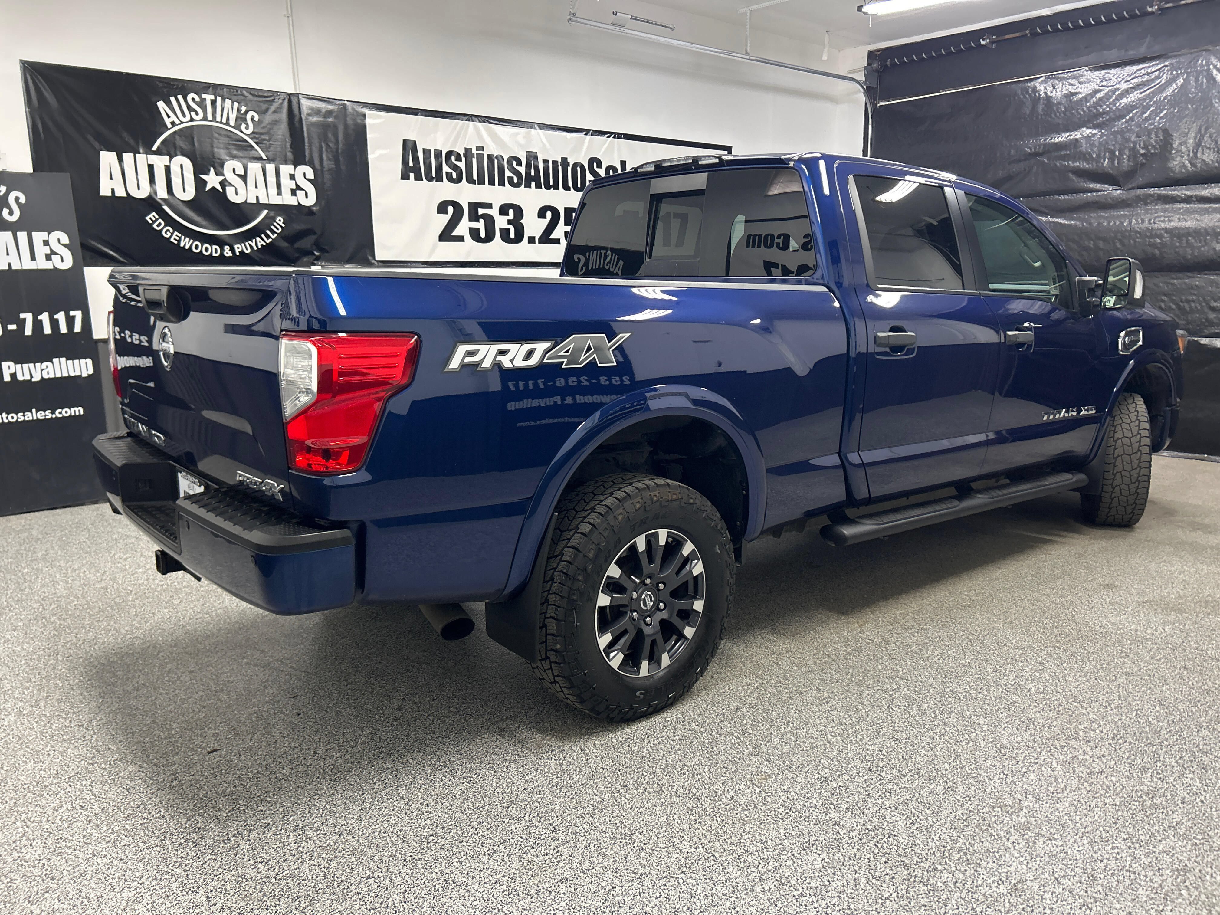 2018 Nissan Titan XD PRO-4X Image 3 of 17