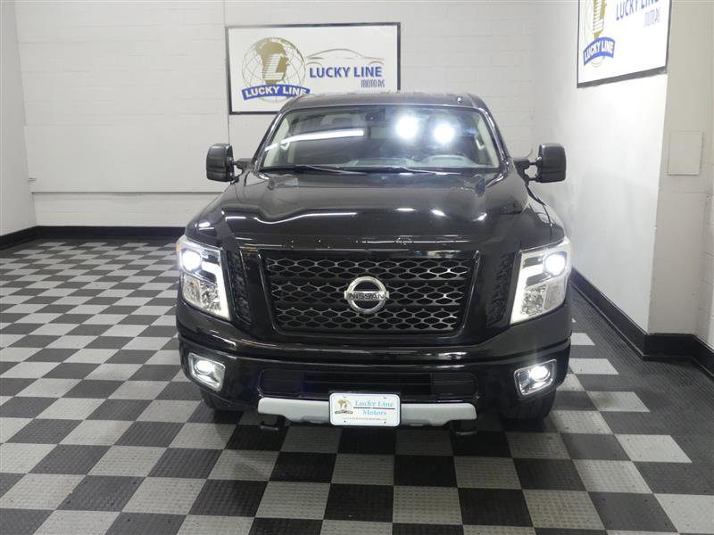 2018 Nissan Titan XD PRO-4X Image 2 of 43