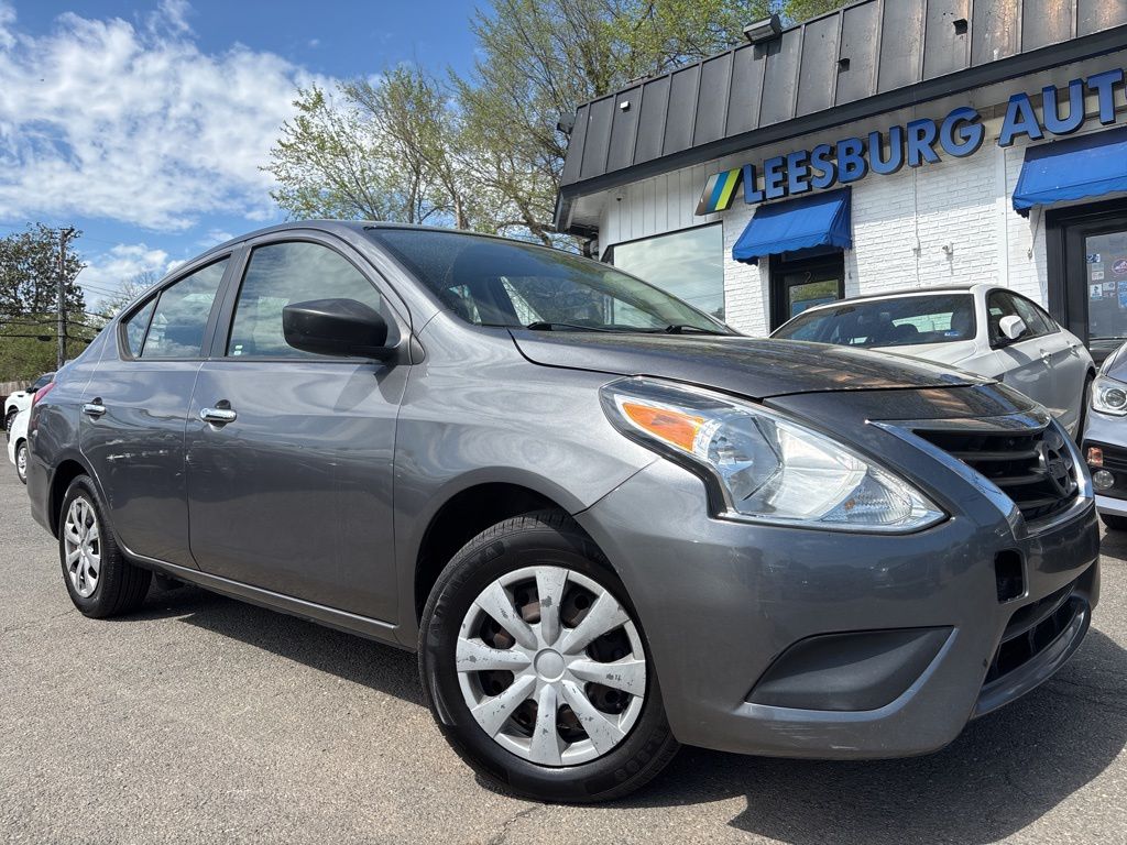 2018 Nissan Versa SV Image 2 of 20