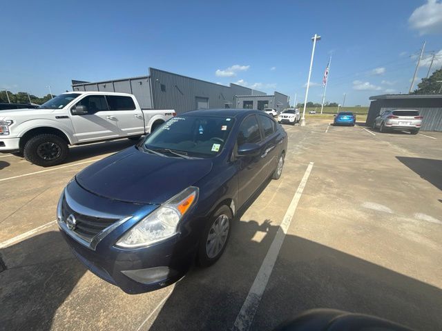 2018 Nissan Versa SV Image 2 of 15