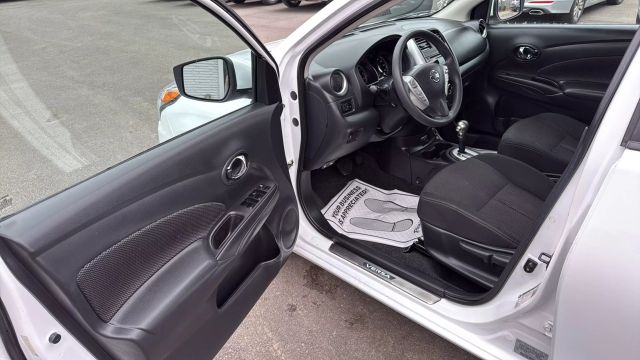 Vehicle image 10 of 23
