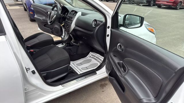 Vehicle image 15 of 23