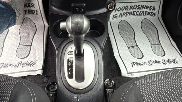 Vehicle image 21 of 23