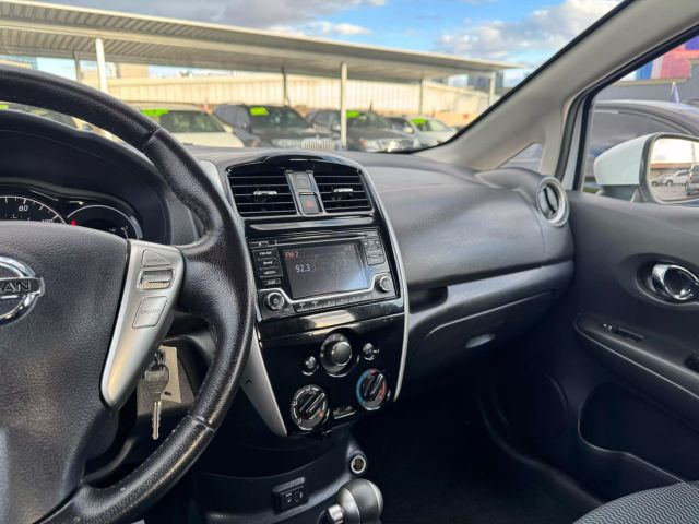 Vehicle image 21 of 31