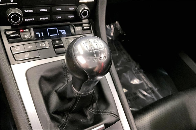 2018 Porsche 718 Cayman Base Image 19 of 36