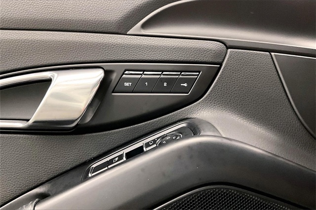 2018 Porsche 718 Cayman Base Image 24 of 36