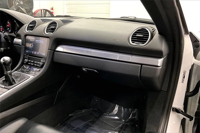 2018 Porsche 718 Cayman Base Image 14 of 36