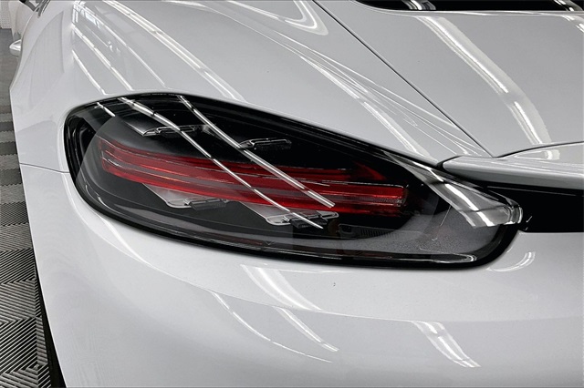 2018 Porsche 718 Cayman Base Image 26 of 36