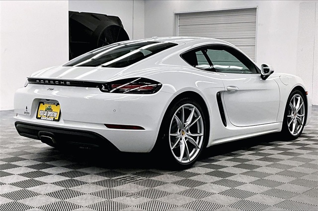 2018 Porsche 718 Cayman Base Image 4 of 36