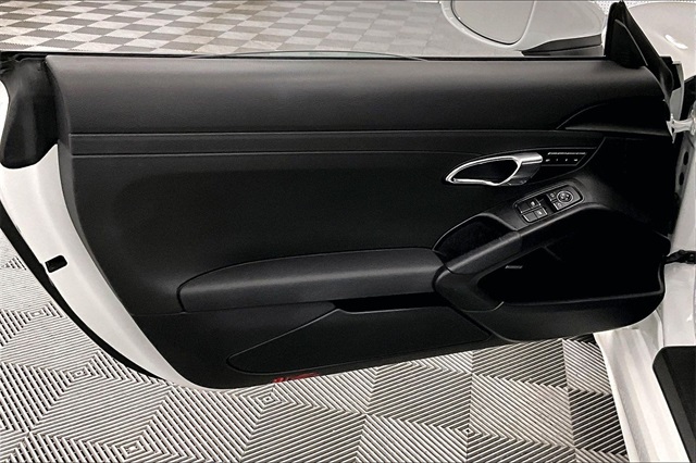 2018 Porsche 718 Cayman Base Image 23 of 36
