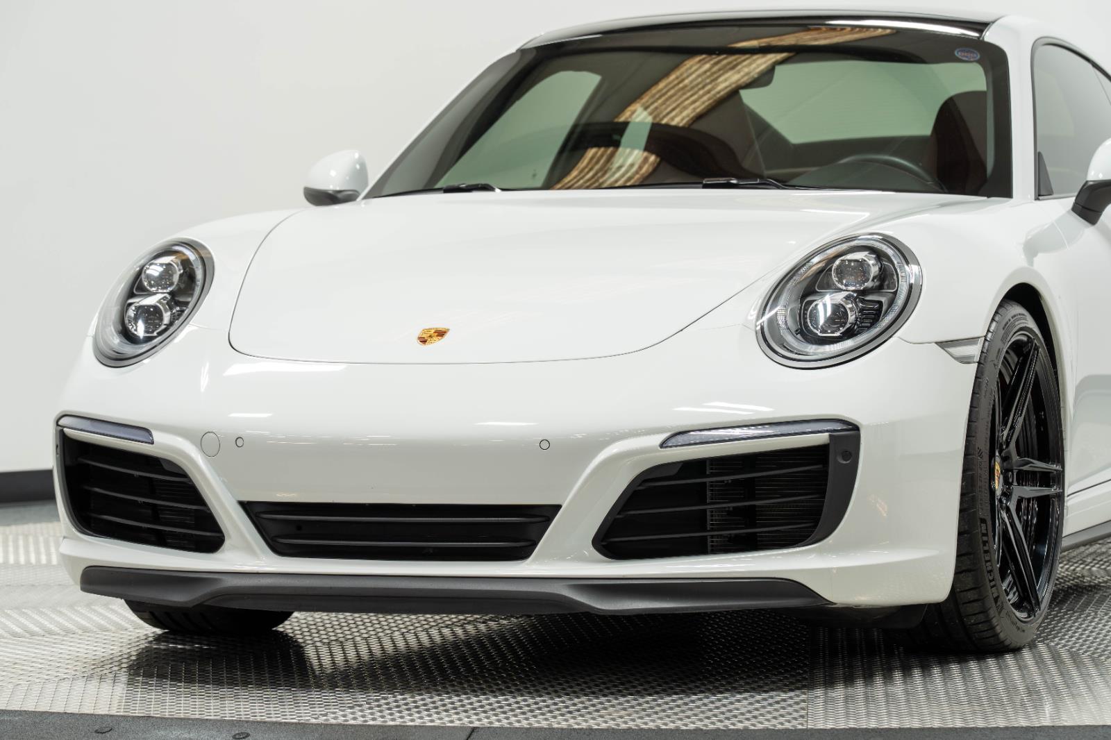 2018 Porsche 911 Carrera 4S Image 2 of 121