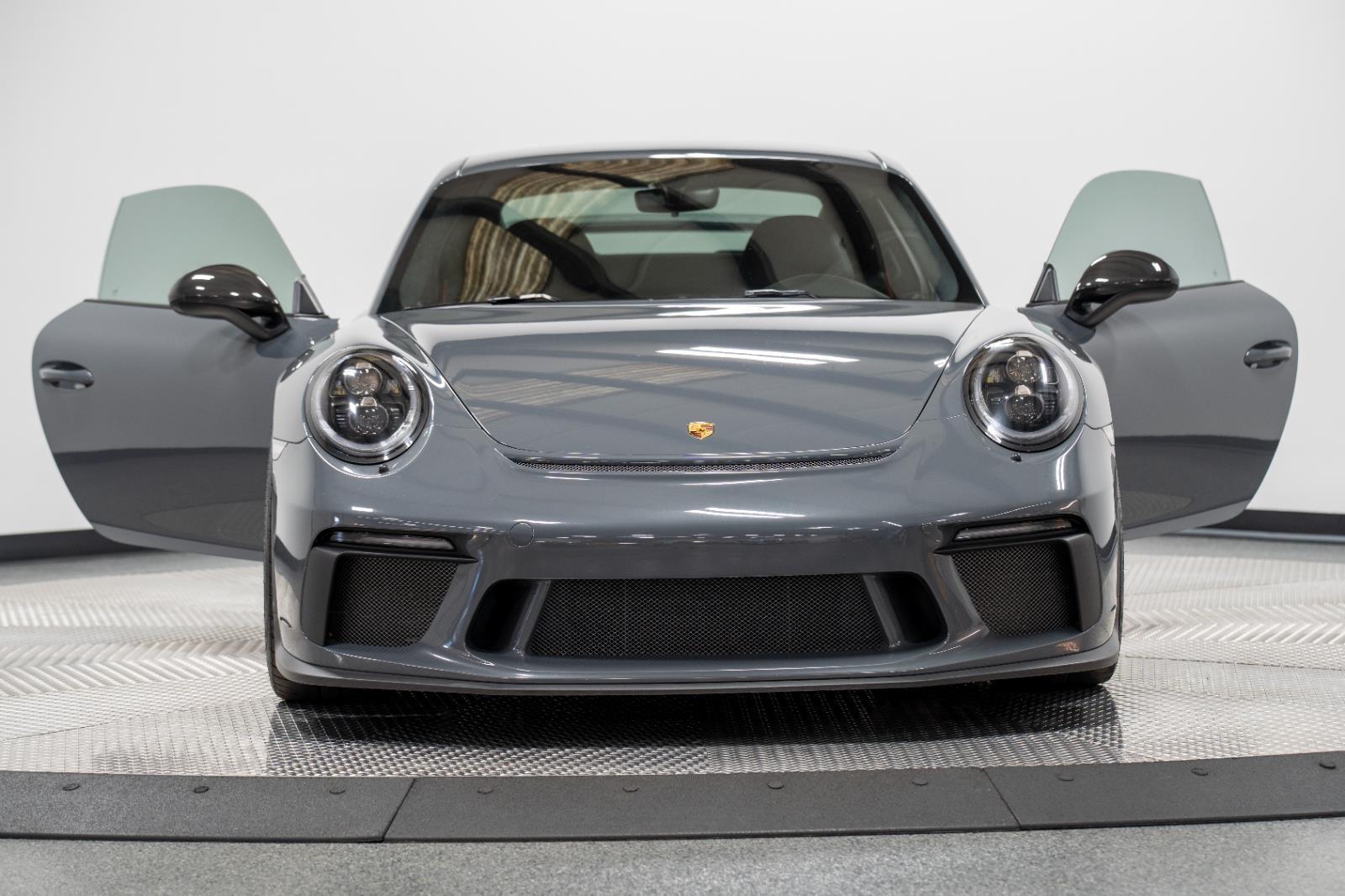 2018 Porsche 911 GT3 Image 3 of 179
