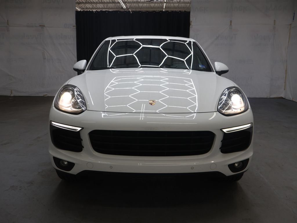 2018 Porsche Cayenne Image 3 of 46
