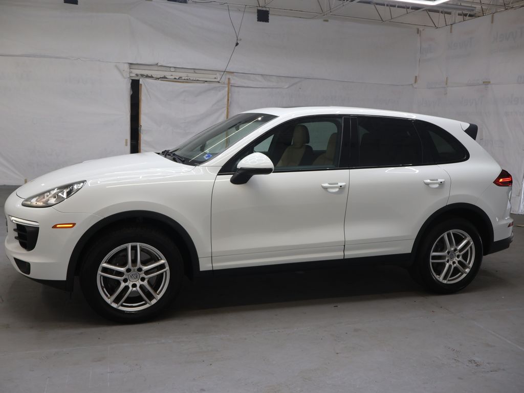2018 Porsche Cayenne Image 2 of 46