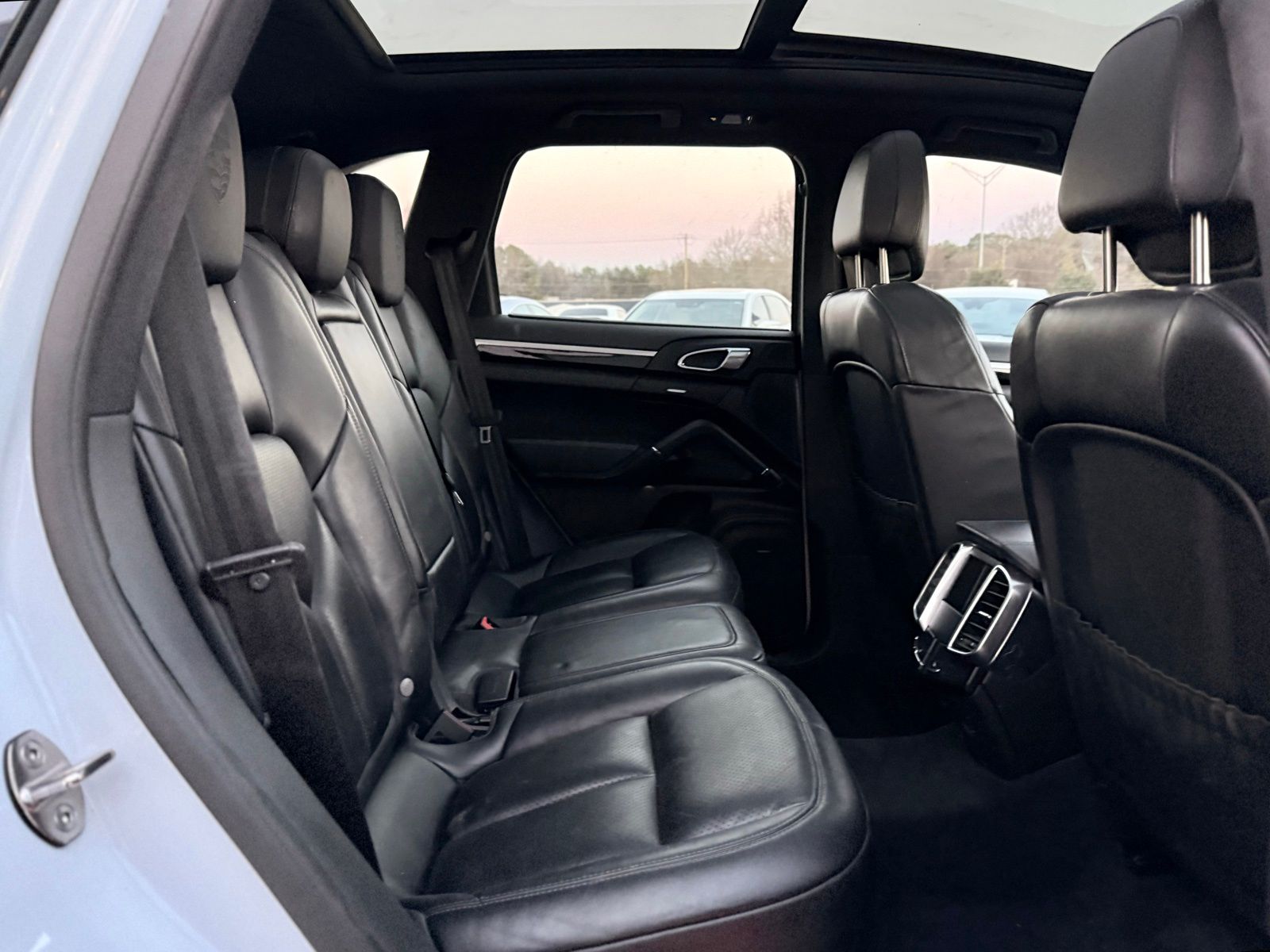 2018 Porsche Cayenne Base Image 15 of 45