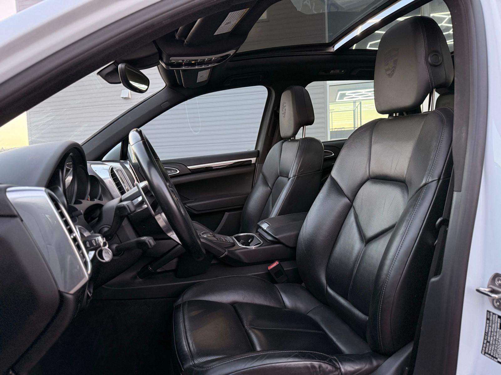 2018 Porsche Cayenne Base Image 17 of 45